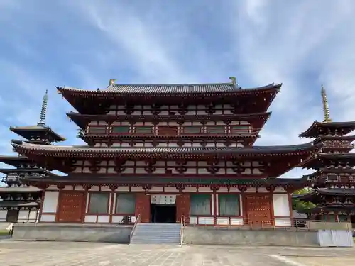 薬師寺の本殿・本堂