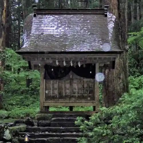 雄山神社中宮祈願殿の本殿