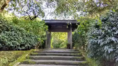 明月院の山門・神門