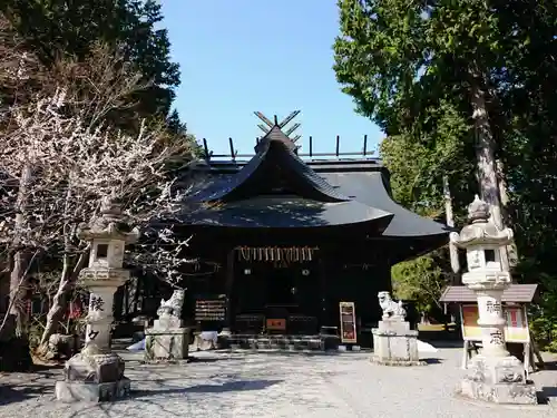冨士御室浅間神社の本殿・本堂