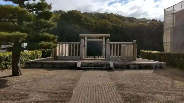 軽里大塚古墳(日本武尊白鳥陵)の{uncategorized: "未分類", other: "その他", undefined: "問題あり", building: "その他建物", grave: "お墓", sacred_gate: "鳥居", guardian: "狛犬", statue: "像", buddha: "仏像", history: "歴史", nature: "自然", garden: "庭園", animal: "動物", pagoda: "塔", temizu: "手水舎", mountain_gate: "山門・神門", sanctuary: "本殿・本堂", subordinate: "末社・摂社", art: "芸術", scenery: "景色", jizo: "地蔵", ema: "絵馬", goshuin: "御朱印", omikuji: "おみくじ", items: "授与品その他", amulet: "お守り", goshuincho: "御朱印帳", eats: "食事", festival: "お祭り", votive_dance: "神楽", shichigosan: "七五三参", wedding: "結婚式", experience: "体験その他", initially: "初詣", around: "周辺", anti_infection: "感染症対策"}