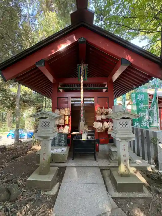 大杉神社 境内社 勝馬神社の{uncategorized: "未分類", other: "その他", undefined: "問題あり", building: "その他建物", grave: "お墓", sacred_gate: "鳥居", guardian: "狛犬", statue: "像", buddha: "仏像", history: "歴史", nature: "自然", garden: "庭園", animal: "動物", pagoda: "塔", temizu: "手水舎", mountain_gate: "山門・神門", sanctuary: "本殿・本堂", subordinate: "末社・摂社", art: "芸術", scenery: "景色", jizo: "地蔵", ema: "絵馬", goshuin: "御朱印", omikuji: "おみくじ", items: "授与品その他", amulet: "お守り", goshuincho: "御朱印帳", eats: "食事", festival: "お祭り", votive_dance: "神楽", shichigosan: "七五三参", wedding: "結婚式", experience: "体験その他", initially: "初詣", around: "周辺", anti_infection: "感染症対策"}
