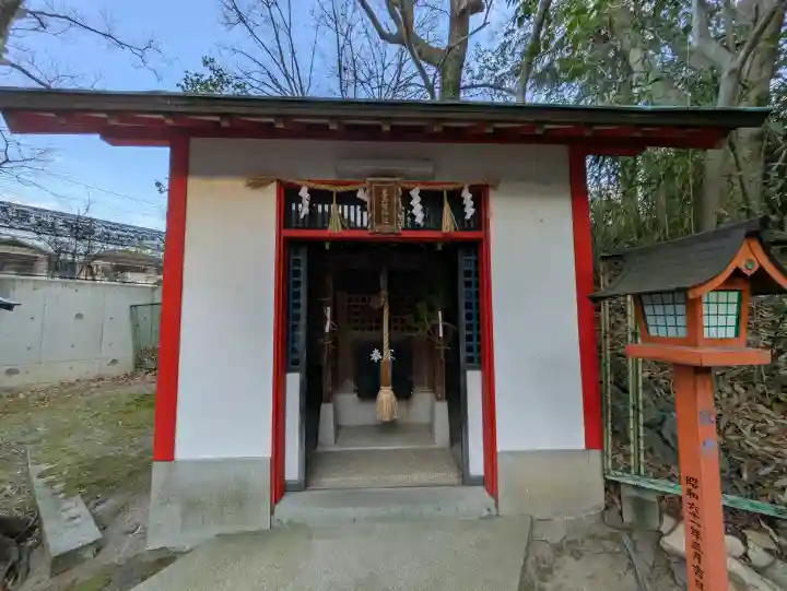 服部住吉神社の{uncategorized: "未分類", other: "その他", undefined: "問題あり", building: "その他建物", grave: "お墓", sacred_gate: "鳥居", guardian: "狛犬", statue: "像", buddha: "仏像", history: "歴史", nature: "自然", garden: "庭園", animal: "動物", pagoda: "塔", temizu: "手水舎", mountain_gate: "山門・神門", sanctuary: "本殿・本堂", subordinate: "末社・摂社", art: "芸術", scenery: "景色", jizo: "地蔵", ema: "絵馬", goshuin: "御朱印", omikuji: "おみくじ", items: "授与品その他", amulet: "お守り", goshuincho: "御朱印帳", eats: "食事", festival: "お祭り", votive_dance: "神楽", shichigosan: "七五三参", wedding: "結婚式", experience: "体験その他", initially: "初詣", around: "周辺", anti_infection: "感染症対策"}