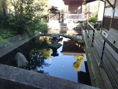 白蛇辨財天の庭園