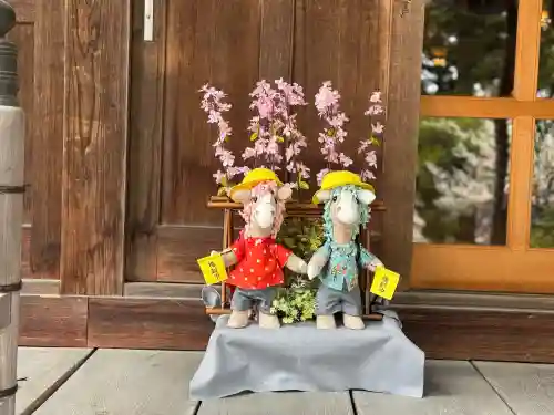 豊景神社の{uncategorized: "未分類", other: "その他", undefined: "問題あり", building: "その他建物", grave: "お墓", sacred_gate: "鳥居", guardian: "狛犬", statue: "像", buddha: "仏像", history: "歴史", nature: "自然", garden: "庭園", animal: "動物", pagoda: "塔", temizu: "手水舎", mountain_gate: "山門・神門", sanctuary: "本殿・本堂", subordinate: "末社・摂社", art: "芸術", scenery: "景色", jizo: "地蔵", ema: "絵馬", goshuin: "御朱印", omikuji: "おみくじ", items: "授与品その他", amulet: "お守り", goshuincho: "御朱印帳", eats: "食事", festival: "お祭り", votive_dance: "神楽", shichigosan: "七五三参", wedding: "結婚式", experience: "体験その他", initially: "初詣", around: "周辺", anti_infection: "感染症対策"}