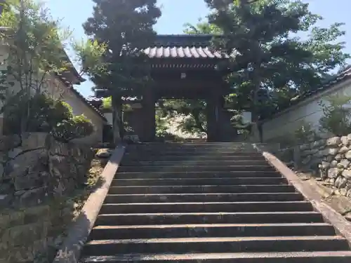 玉泉寺の山門