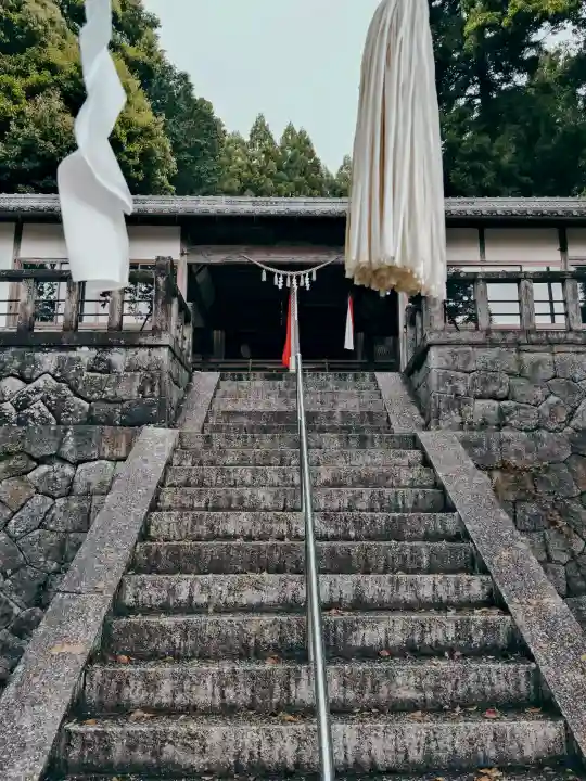 神明神社の{uncategorized: "未分類", other: "その他", undefined: "問題あり", building: "その他建物", grave: "お墓", sacred_gate: "鳥居", guardian: "狛犬", statue: "像", buddha: "仏像", history: "歴史", nature: "自然", garden: "庭園", animal: "動物", pagoda: "塔", temizu: "手水舎", mountain_gate: "山門・神門", sanctuary: "本殿・本堂", subordinate: "末社・摂社", art: "芸術", scenery: "景色", jizo: "地蔵", ema: "絵馬", goshuin: "御朱印", omikuji: "おみくじ", items: "授与品その他", amulet: "お守り", goshuincho: "御朱印帳", eats: "食事", festival: "お祭り", votive_dance: "神楽", shichigosan: "七五三参", wedding: "結婚式", experience: "体験その他", initially: "初詣", around: "周辺", anti_infection: "感染症対策"}