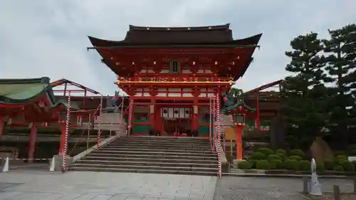 伏見稲荷大社の山門・神門