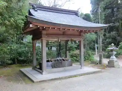 大和神社の手水舎