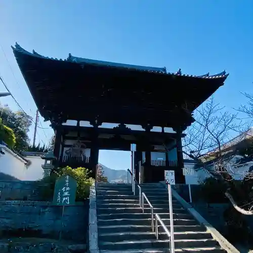 當麻寺の山門