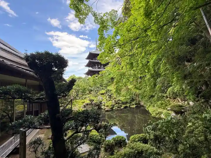 當麻寺西南院の{uncategorized: "未分類", other: "その他", undefined: "問題あり", building: "その他建物", grave: "お墓", sacred_gate: "鳥居", guardian: "狛犬", statue: "像", buddha: "仏像", history: "歴史", nature: "自然", garden: "庭園", animal: "動物", pagoda: "塔", temizu: "手水舎", mountain_gate: "山門・神門", sanctuary: "本殿・本堂", subordinate: "末社・摂社", art: "芸術", scenery: "景色", jizo: "地蔵", ema: "絵馬", goshuin: "御朱印", omikuji: "おみくじ", items: "授与品その他", amulet: "お守り", goshuincho: "御朱印帳", eats: "食事", festival: "お祭り", votive_dance: "神楽", shichigosan: "七五三参", wedding: "結婚式", experience: "体験その他", initially: "初詣", around: "周辺", anti_infection: "感染症対策"}