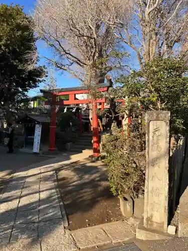 由比若宮（元鶴岡八幡宮）の{uncategorized: "未分類", other: "その他", undefined: "問題あり", building: "その他建物", grave: "お墓", sacred_gate: "鳥居", guardian: "狛犬", statue: "像", buddha: "仏像", history: "歴史", nature: "自然", garden: "庭園", animal: "動物", pagoda: "塔", temizu: "手水舎", mountain_gate: "山門・神門", sanctuary: "本殿・本堂", subordinate: "末社・摂社", art: "芸術", scenery: "景色", jizo: "地蔵", ema: "絵馬", goshuin: "御朱印", omikuji: "おみくじ", items: "授与品その他", amulet: "お守り", goshuincho: "御朱印帳", eats: "食事", festival: "お祭り", votive_dance: "神楽", shichigosan: "七五三参", wedding: "結婚式", experience: "体験その他", initially: "初詣", around: "周辺", anti_infection: "感染症対策"}