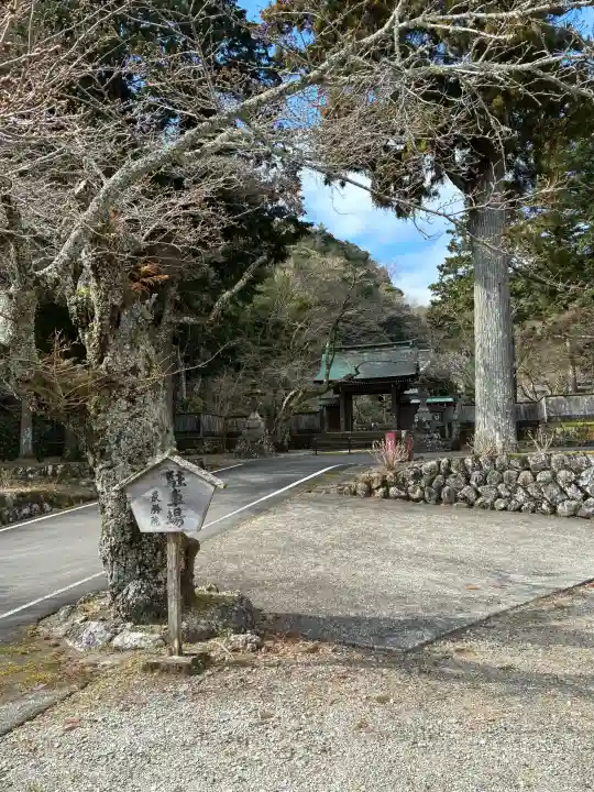 最勝院の{uncategorized: "未分類", other: "その他", undefined: "問題あり", building: "その他建物", grave: "お墓", sacred_gate: "鳥居", guardian: "狛犬", statue: "像", buddha: "仏像", history: "歴史", nature: "自然", garden: "庭園", animal: "動物", pagoda: "塔", temizu: "手水舎", mountain_gate: "山門・神門", sanctuary: "本殿・本堂", subordinate: "末社・摂社", art: "芸術", scenery: "景色", jizo: "地蔵", ema: "絵馬", goshuin: "御朱印", omikuji: "おみくじ", items: "授与品その他", amulet: "お守り", goshuincho: "御朱印帳", eats: "食事", festival: "お祭り", votive_dance: "神楽", shichigosan: "七五三参", wedding: "結婚式", experience: "体験その他", initially: "初詣", around: "周辺", anti_infection: "感染症対策"}