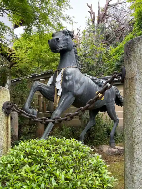 粟田神社の{uncategorized: "未分類", other: "その他", undefined: "問題あり", building: "その他建物", grave: "お墓", sacred_gate: "鳥居", guardian: "狛犬", statue: "像", buddha: "仏像", history: "歴史", nature: "自然", garden: "庭園", animal: "動物", pagoda: "塔", temizu: "手水舎", mountain_gate: "山門・神門", sanctuary: "本殿・本堂", subordinate: "末社・摂社", art: "芸術", scenery: "景色", jizo: "地蔵", ema: "絵馬", goshuin: "御朱印", omikuji: "おみくじ", items: "授与品その他", amulet: "お守り", goshuincho: "御朱印帳", eats: "食事", festival: "お祭り", votive_dance: "神楽", shichigosan: "七五三参", wedding: "結婚式", experience: "体験その他", initially: "初詣", around: "周辺", anti_infection: "感染症対策"}