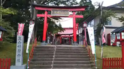 巽山稲荷神社の鳥居