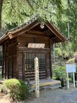 養源寺(養源禅寺)の{uncategorized: "未分類", other: "その他", undefined: "問題あり", building: "その他建物", grave: "お墓", sacred_gate: "鳥居", guardian: "狛犬", statue: "像", buddha: "仏像", history: "歴史", nature: "自然", garden: "庭園", animal: "動物", pagoda: "塔", temizu: "手水舎", mountain_gate: "山門・神門", sanctuary: "本殿・本堂", subordinate: "末社・摂社", art: "芸術", scenery: "景色", jizo: "地蔵", ema: "絵馬", goshuin: "御朱印", omikuji: "おみくじ", items: "授与品その他", amulet: "お守り", goshuincho: "御朱印帳", eats: "食事", festival: "お祭り", votive_dance: "神楽", shichigosan: "七五三参", wedding: "結婚式", experience: "体験その他", initially: "初詣", around: "周辺", anti_infection: "感染症対策"}