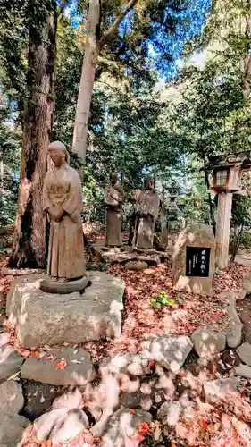 駒木諏訪神社の像