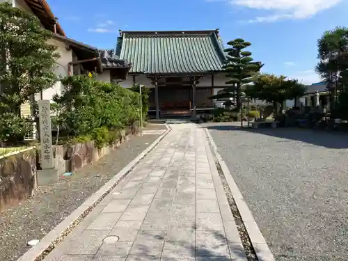 実相寺の本殿