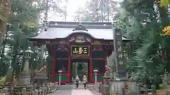 三峯神社の山門