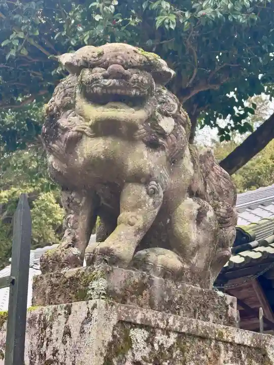 石座神社の{uncategorized: "未分類", other: "その他", undefined: "問題あり", building: "その他建物", grave: "お墓", sacred_gate: "鳥居", guardian: "狛犬", statue: "像", buddha: "仏像", history: "歴史", nature: "自然", garden: "庭園", animal: "動物", pagoda: "塔", temizu: "手水舎", mountain_gate: "山門・神門", sanctuary: "本殿・本堂", subordinate: "末社・摂社", art: "芸術", scenery: "景色", jizo: "地蔵", ema: "絵馬", goshuin: "御朱印", omikuji: "おみくじ", items: "授与品その他", amulet: "お守り", goshuincho: "御朱印帳", eats: "食事", festival: "お祭り", votive_dance: "神楽", shichigosan: "七五三参", wedding: "結婚式", experience: "体験その他", initially: "初詣", around: "周辺", anti_infection: "感染症対策"}
