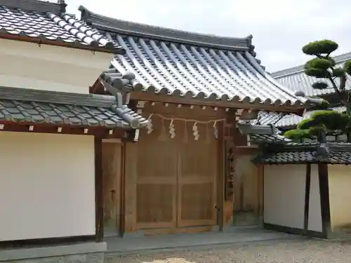 多坐弥志理都比古神社の山門