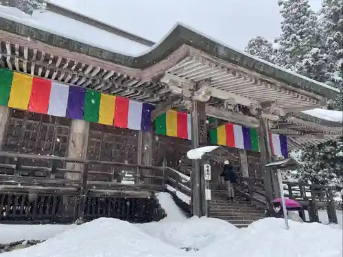宝珠山 立石寺の本殿・本堂