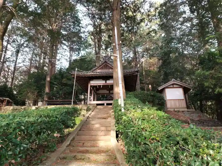 九社神社の{uncategorized: "未分類", other: "その他", undefined: "問題あり", building: "その他建物", grave: "お墓", sacred_gate: "鳥居", guardian: "狛犬", statue: "像", buddha: "仏像", history: "歴史", nature: "自然", garden: "庭園", animal: "動物", pagoda: "塔", temizu: "手水舎", mountain_gate: "山門・神門", sanctuary: "本殿・本堂", subordinate: "末社・摂社", art: "芸術", scenery: "景色", jizo: "地蔵", ema: "絵馬", goshuin: "御朱印", omikuji: "おみくじ", items: "授与品その他", amulet: "お守り", goshuincho: "御朱印帳", eats: "食事", festival: "お祭り", votive_dance: "神楽", shichigosan: "七五三参", wedding: "結婚式", experience: "体験その他", initially: "初詣", around: "周辺", anti_infection: "感染症対策"}