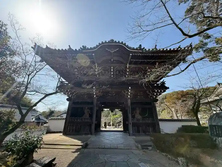 粉河寺の{uncategorized: "未分類", other: "その他", undefined: "問題あり", building: "その他建物", grave: "お墓", sacred_gate: "鳥居", guardian: "狛犬", statue: "像", buddha: "仏像", history: "歴史", nature: "自然", garden: "庭園", animal: "動物", pagoda: "塔", temizu: "手水舎", mountain_gate: "山門・神門", sanctuary: "本殿・本堂", subordinate: "末社・摂社", art: "芸術", scenery: "景色", jizo: "地蔵", ema: "絵馬", goshuin: "御朱印", omikuji: "おみくじ", items: "授与品その他", amulet: "お守り", goshuincho: "御朱印帳", eats: "食事", festival: "お祭り", votive_dance: "神楽", shichigosan: "七五三参", wedding: "結婚式", experience: "体験その他", initially: "初詣", around: "周辺", anti_infection: "感染症対策"}
