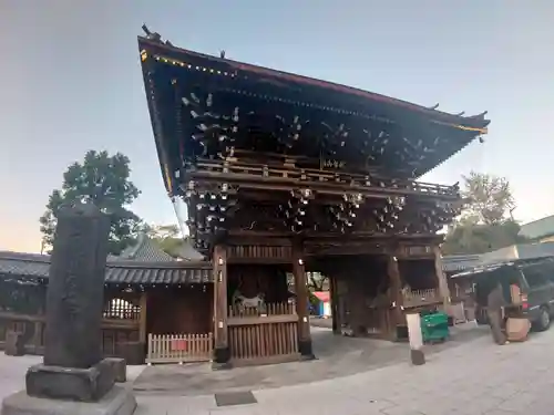 西新井大師総持寺の山門・神門