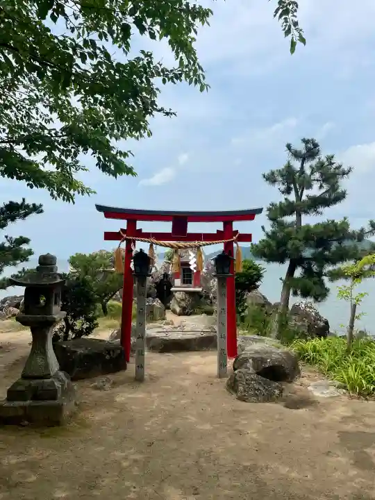 藤ヶ崎龍神社の{uncategorized: "未分類", other: "その他", undefined: "問題あり", building: "その他建物", grave: "お墓", sacred_gate: "鳥居", guardian: "狛犬", statue: "像", buddha: "仏像", history: "歴史", nature: "自然", garden: "庭園", animal: "動物", pagoda: "塔", temizu: "手水舎", mountain_gate: "山門・神門", sanctuary: "本殿・本堂", subordinate: "末社・摂社", art: "芸術", scenery: "景色", jizo: "地蔵", ema: "絵馬", goshuin: "御朱印", omikuji: "おみくじ", items: "授与品その他", amulet: "お守り", goshuincho: "御朱印帳", eats: "食事", festival: "お祭り", votive_dance: "神楽", shichigosan: "七五三参", wedding: "結婚式", experience: "体験その他", initially: "初詣", around: "周辺", anti_infection: "感染症対策"}