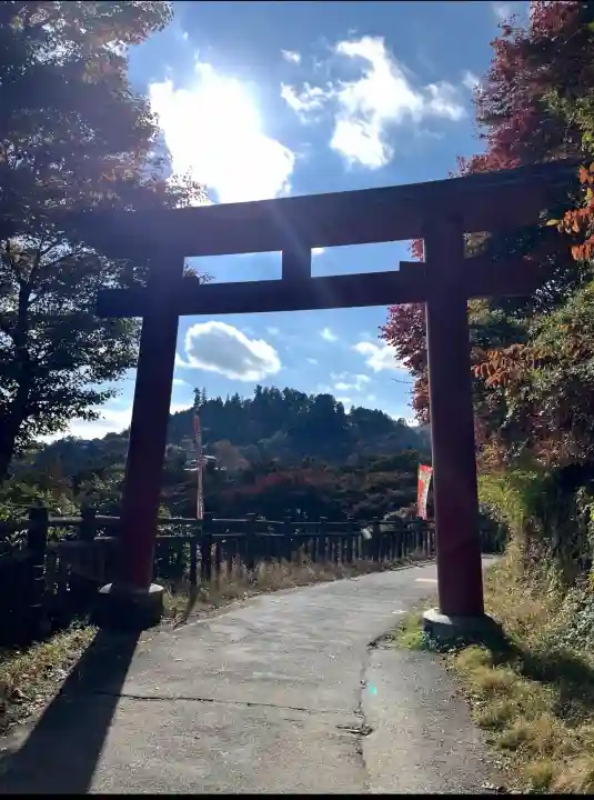 武蔵御嶽神社の{uncategorized: "未分類", other: "その他", undefined: "問題あり", building: "その他建物", grave: "お墓", sacred_gate: "鳥居", guardian: "狛犬", statue: "像", buddha: "仏像", history: "歴史", nature: "自然", garden: "庭園", animal: "動物", pagoda: "塔", temizu: "手水舎", mountain_gate: "山門・神門", sanctuary: "本殿・本堂", subordinate: "末社・摂社", art: "芸術", scenery: "景色", jizo: "地蔵", ema: "絵馬", goshuin: "御朱印", omikuji: "おみくじ", items: "授与品その他", amulet: "お守り", goshuincho: "御朱印帳", eats: "食事", festival: "お祭り", votive_dance: "神楽", shichigosan: "七五三参", wedding: "結婚式", experience: "体験その他", initially: "初詣", around: "周辺", anti_infection: "感染症対策"}