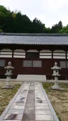 興勝寺の本殿・本堂