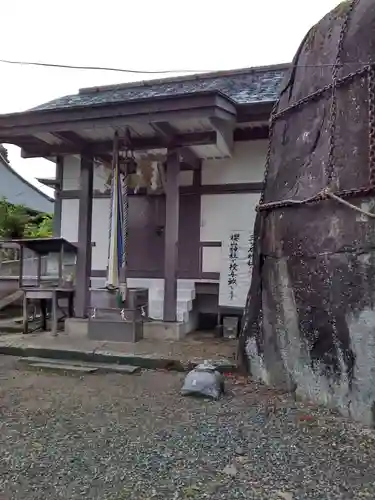 三ツ石神社(岩手県)