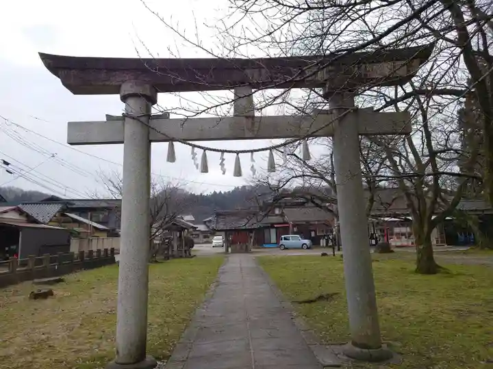 守りの神 藤基神社の鳥居