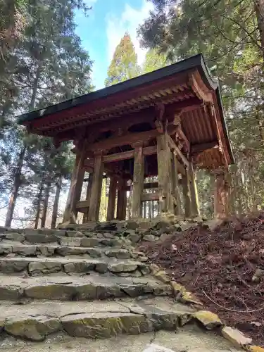 比叡山延暦寺の{uncategorized: "未分類", other: "その他", undefined: "問題あり", building: "その他建物", grave: "お墓", sacred_gate: "鳥居", guardian: "狛犬", statue: "像", buddha: "仏像", history: "歴史", nature: "自然", garden: "庭園", animal: "動物", pagoda: "塔", temizu: "手水舎", mountain_gate: "山門・神門", sanctuary: "本殿・本堂", subordinate: "末社・摂社", art: "芸術", scenery: "景色", jizo: "地蔵", ema: "絵馬", goshuin: "御朱印", omikuji: "おみくじ", items: "授与品その他", amulet: "お守り", goshuincho: "御朱印帳", eats: "食事", festival: "お祭り", votive_dance: "神楽", shichigosan: "七五三参", wedding: "結婚式", experience: "体験その他", initially: "初詣", around: "周辺", anti_infection: "感染症対策"}