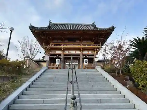 総持寺の{uncategorized: "未分類", other: "その他", undefined: "問題あり", building: "その他建物", grave: "お墓", sacred_gate: "鳥居", guardian: "狛犬", statue: "像", buddha: "仏像", history: "歴史", nature: "自然", garden: "庭園", animal: "動物", pagoda: "塔", temizu: "手水舎", mountain_gate: "山門・神門", sanctuary: "本殿・本堂", subordinate: "末社・摂社", art: "芸術", scenery: "景色", jizo: "地蔵", ema: "絵馬", goshuin: "御朱印", omikuji: "おみくじ", items: "授与品その他", amulet: "お守り", goshuincho: "御朱印帳", eats: "食事", festival: "お祭り", votive_dance: "神楽", shichigosan: "七五三参", wedding: "結婚式", experience: "体験その他", initially: "初詣", around: "周辺", anti_infection: "感染症対策"}