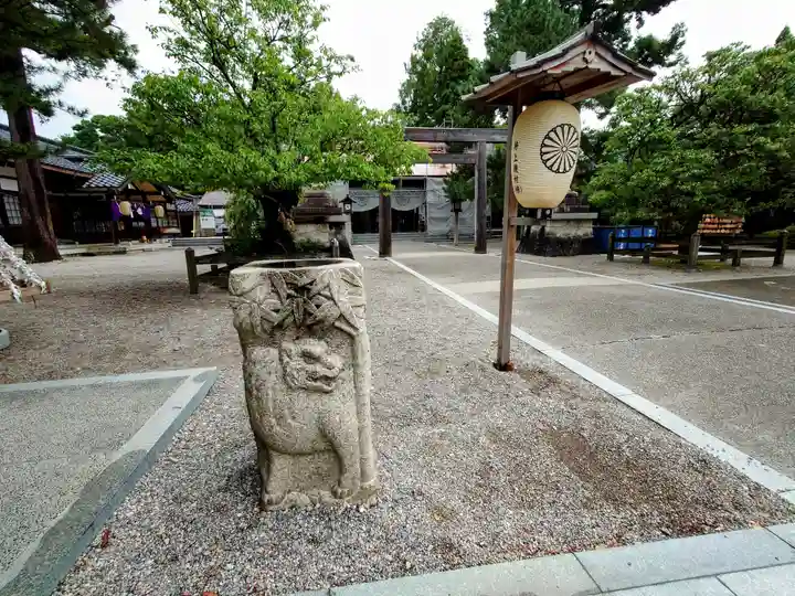 射水神社の手水舎