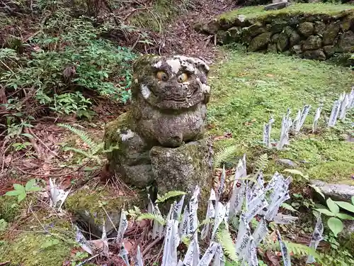 大嶽山那賀都神社の狛犬