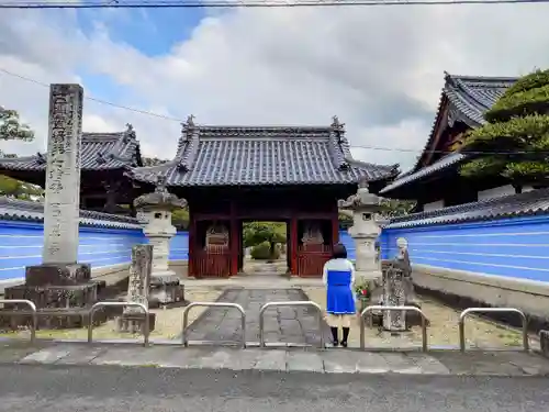 本山寺の山門・神門