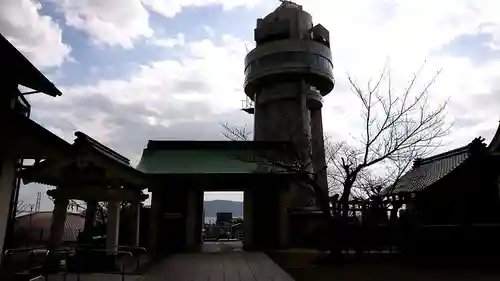 柿本神社の山門