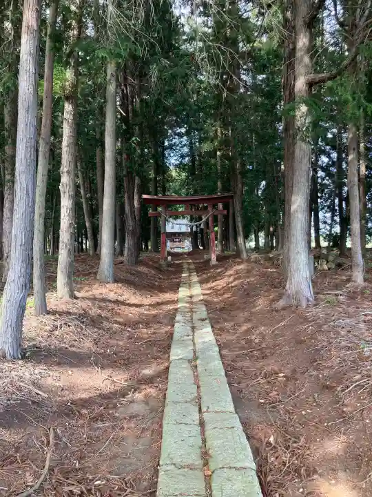下蒲生蒲生神社の{uncategorized: "未分類", other: "その他", undefined: "問題あり", building: "その他建物", grave: "お墓", sacred_gate: "鳥居", guardian: "狛犬", statue: "像", buddha: "仏像", history: "歴史", nature: "自然", garden: "庭園", animal: "動物", pagoda: "塔", temizu: "手水舎", mountain_gate: "山門・神門", sanctuary: "本殿・本堂", subordinate: "末社・摂社", art: "芸術", scenery: "景色", jizo: "地蔵", ema: "絵馬", goshuin: "御朱印", omikuji: "おみくじ", items: "授与品その他", amulet: "お守り", goshuincho: "御朱印帳", eats: "食事", festival: "お祭り", votive_dance: "神楽", shichigosan: "七五三参", wedding: "結婚式", experience: "体験その他", initially: "初詣", around: "周辺", anti_infection: "感染症対策"}