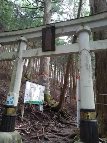 三峯神社の鳥居