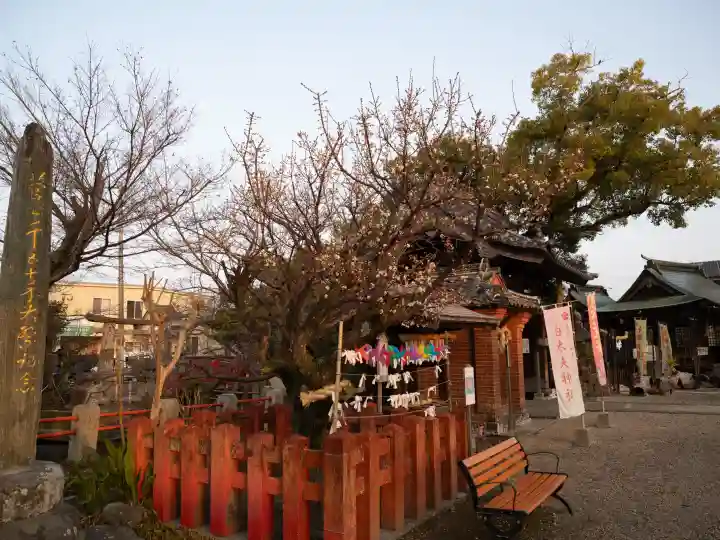 牛嶋天満宮の{uncategorized: "未分類", other: "その他", undefined: "問題あり", building: "その他建物", grave: "お墓", sacred_gate: "鳥居", guardian: "狛犬", statue: "像", buddha: "仏像", history: "歴史", nature: "自然", garden: "庭園", animal: "動物", pagoda: "塔", temizu: "手水舎", mountain_gate: "山門・神門", sanctuary: "本殿・本堂", subordinate: "末社・摂社", art: "芸術", scenery: "景色", jizo: "地蔵", ema: "絵馬", goshuin: "御朱印", omikuji: "おみくじ", items: "授与品その他", amulet: "お守り", goshuincho: "御朱印帳", eats: "食事", festival: "お祭り", votive_dance: "神楽", shichigosan: "七五三参", wedding: "結婚式", experience: "体験その他", initially: "初詣", around: "周辺", anti_infection: "感染症対策"}