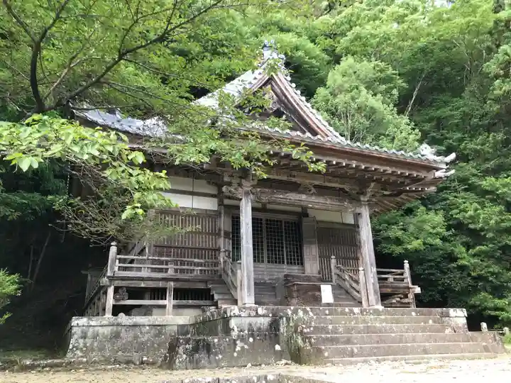 鳳来寺の本殿・本堂