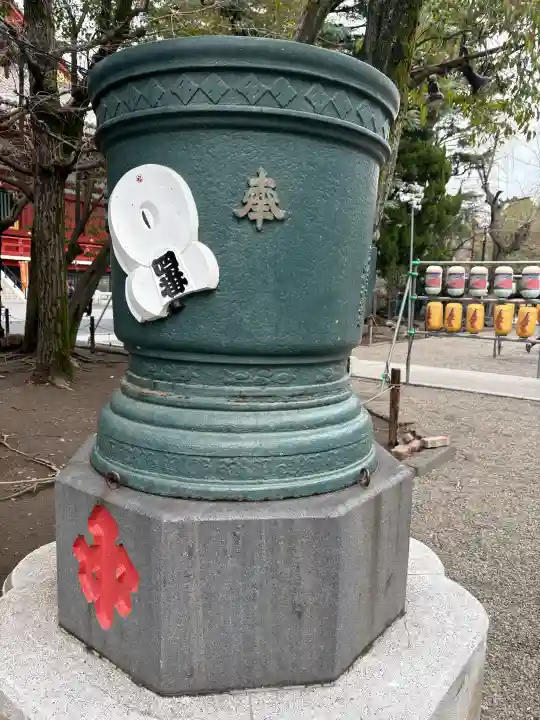 浅草神社の{uncategorized: "未分類", other: "その他", undefined: "問題あり", building: "その他建物", grave: "お墓", sacred_gate: "鳥居", guardian: "狛犬", statue: "像", buddha: "仏像", history: "歴史", nature: "自然", garden: "庭園", animal: "動物", pagoda: "塔", temizu: "手水舎", mountain_gate: "山門・神門", sanctuary: "本殿・本堂", subordinate: "末社・摂社", art: "芸術", scenery: "景色", jizo: "地蔵", ema: "絵馬", goshuin: "御朱印", omikuji: "おみくじ", items: "授与品その他", amulet: "お守り", goshuincho: "御朱印帳", eats: "食事", festival: "お祭り", votive_dance: "神楽", shichigosan: "七五三参", wedding: "結婚式", experience: "体験その他", initially: "初詣", around: "周辺", anti_infection: "感染症対策"}