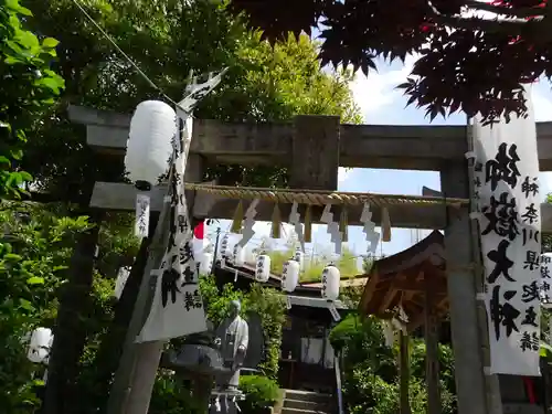 横浜御嶽神社の鳥居