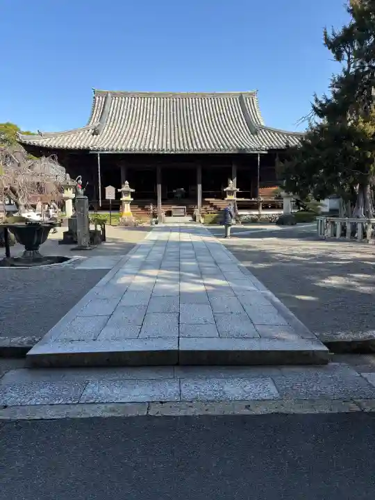 道成寺の{uncategorized: "未分類", other: "その他", undefined: "問題あり", building: "その他建物", grave: "お墓", sacred_gate: "鳥居", guardian: "狛犬", statue: "像", buddha: "仏像", history: "歴史", nature: "自然", garden: "庭園", animal: "動物", pagoda: "塔", temizu: "手水舎", mountain_gate: "山門・神門", sanctuary: "本殿・本堂", subordinate: "末社・摂社", art: "芸術", scenery: "景色", jizo: "地蔵", ema: "絵馬", goshuin: "御朱印", omikuji: "おみくじ", items: "授与品その他", amulet: "お守り", goshuincho: "御朱印帳", eats: "食事", festival: "お祭り", votive_dance: "神楽", shichigosan: "七五三参", wedding: "結婚式", experience: "体験その他", initially: "初詣", around: "周辺", anti_infection: "感染症対策"}