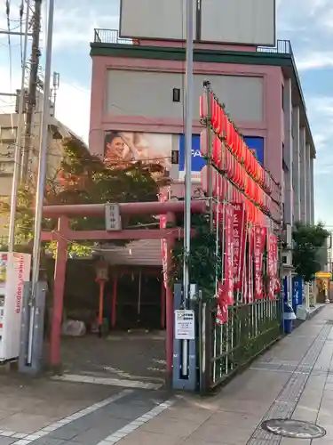 小平駅前稲荷神社の鳥居