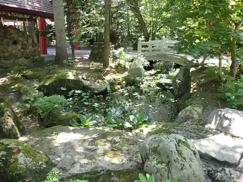 比布神社の庭園