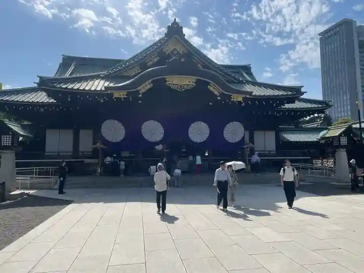 靖國神社の{uncategorized: "未分類", other: "その他", undefined: "問題あり", building: "その他建物", grave: "お墓", sacred_gate: "鳥居", guardian: "狛犬", statue: "像", buddha: "仏像", history: "歴史", nature: "自然", garden: "庭園", animal: "動物", pagoda: "塔", temizu: "手水舎", mountain_gate: "山門・神門", sanctuary: "本殿・本堂", subordinate: "末社・摂社", art: "芸術", scenery: "景色", jizo: "地蔵", ema: "絵馬", goshuin: "御朱印", omikuji: "おみくじ", items: "授与品その他", amulet: "お守り", goshuincho: "御朱印帳", eats: "食事", festival: "お祭り", votive_dance: "神楽", shichigosan: "七五三参", wedding: "結婚式", experience: "体験その他", initially: "初詣", around: "周辺", anti_infection: "感染症対策"}